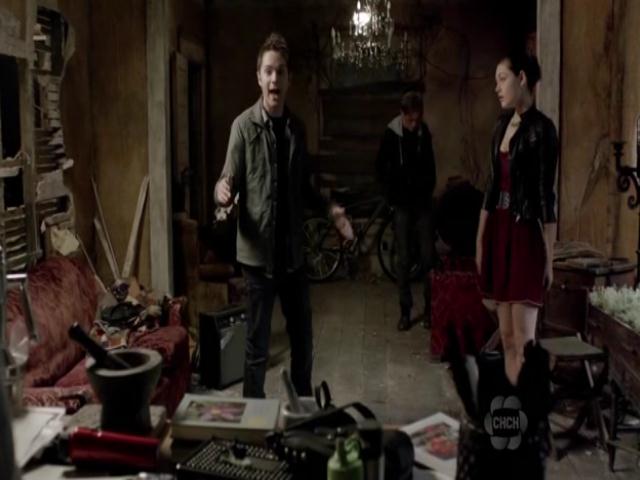 VampireDiariesWorld-dot-org_TheSecretCircle-S01E01-1200.jpg