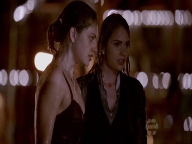 VampireDiariesWorld-dot-org_TheSecretCircle-S01E01-1587.jpg