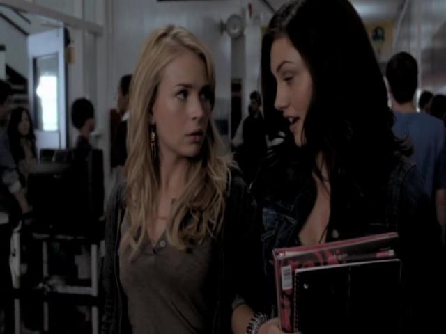 VampireDiariesWorld-dot-org_TheSecretCircle-S01E02-0133.jpg