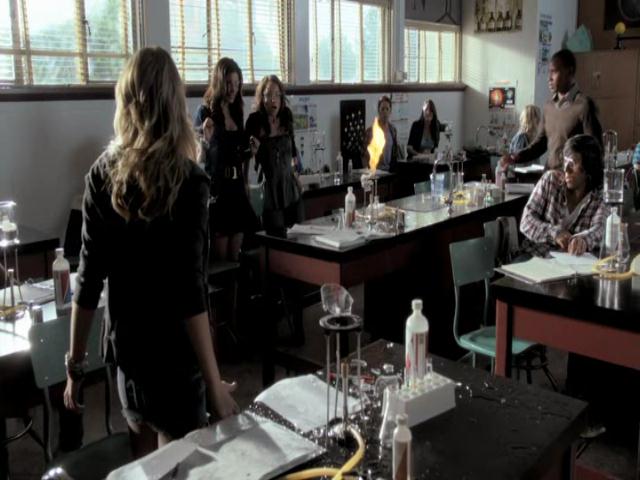 VampireDiariesWorld-dot-org_TheSecretCircle-S01E02-0306.jpg