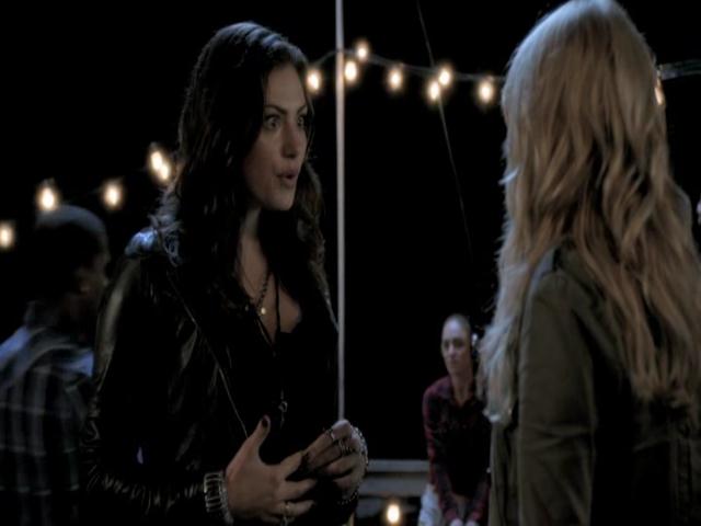 VampireDiariesWorld-dot-org_TheSecretCircle-S01E02-1519.jpg