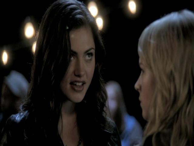 VampireDiariesWorld-dot-org_TheSecretCircle-S01E02-1537.jpg