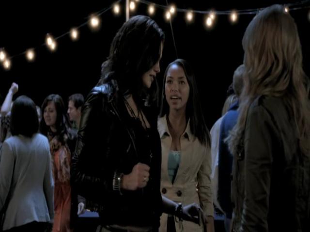 VampireDiariesWorld-dot-org_TheSecretCircle-S01E02-1570.jpg