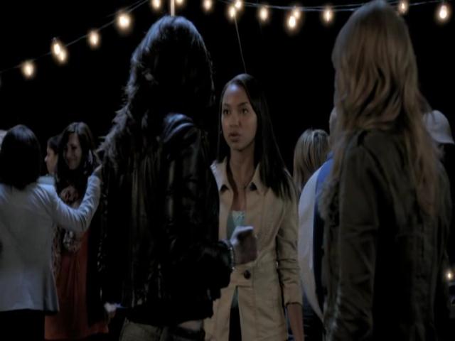 VampireDiariesWorld-dot-org_TheSecretCircle-S01E02-1572.jpg