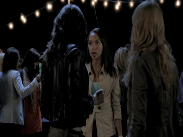 VampireDiariesWorld-dot-org_TheSecretCircle-S01E02-1573.jpg