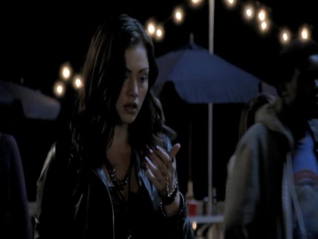 VampireDiariesWorld-dot-org_TheSecretCircle-S01E02-1593.jpg