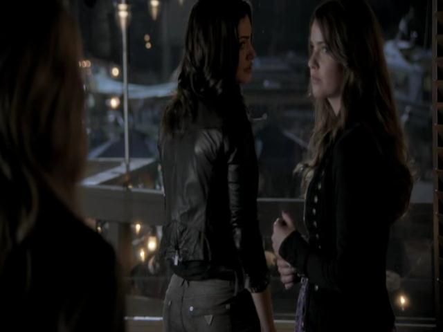 VampireDiariesWorld-dot-org_TheSecretCircle-S01E02-1706.jpg