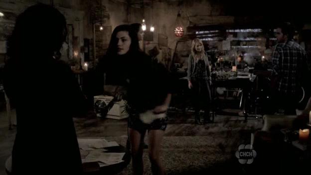 VampireDiariesWorld-dot-org_TheSecretCircle-S01E03-0729.jpg
