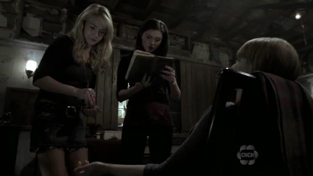 VampireDiariesWorld-dot-org_TheSecretCircle-S01E04-1185.jpg