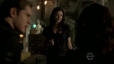 VampireDiariesWorld-dot-org_TheSecretCircle-S01E05-0554.jpg