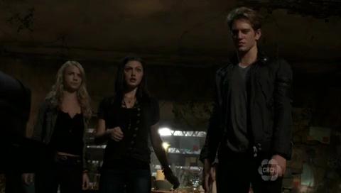 VampireDiariesWorld-dot-org_TheSecretCircle-S01E05-0896.jpg