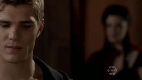 VampireDiariesWorld-dot-org_TheSecretCircle-S01E07-1643.jpg