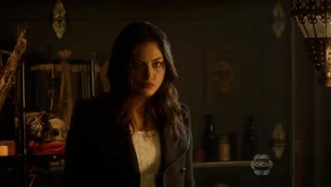 VampireDiariesWorld-dot-org_TheSecretCircle-S01E11-2200.jpg