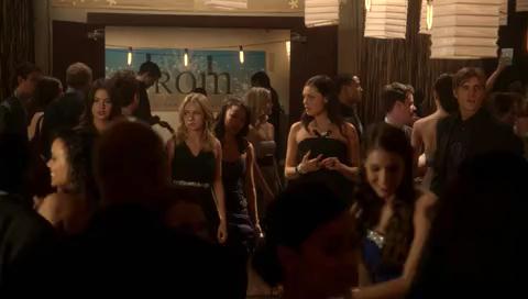 VampireDiariesWorld-dot-org_TheSecretCircle-S01E21-1036.jpg