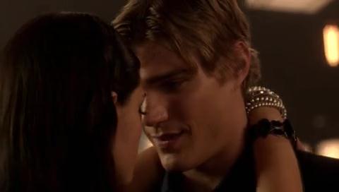 VampireDiariesWorld-dot-org_TheSecretCircle-S01E21-1628.jpg