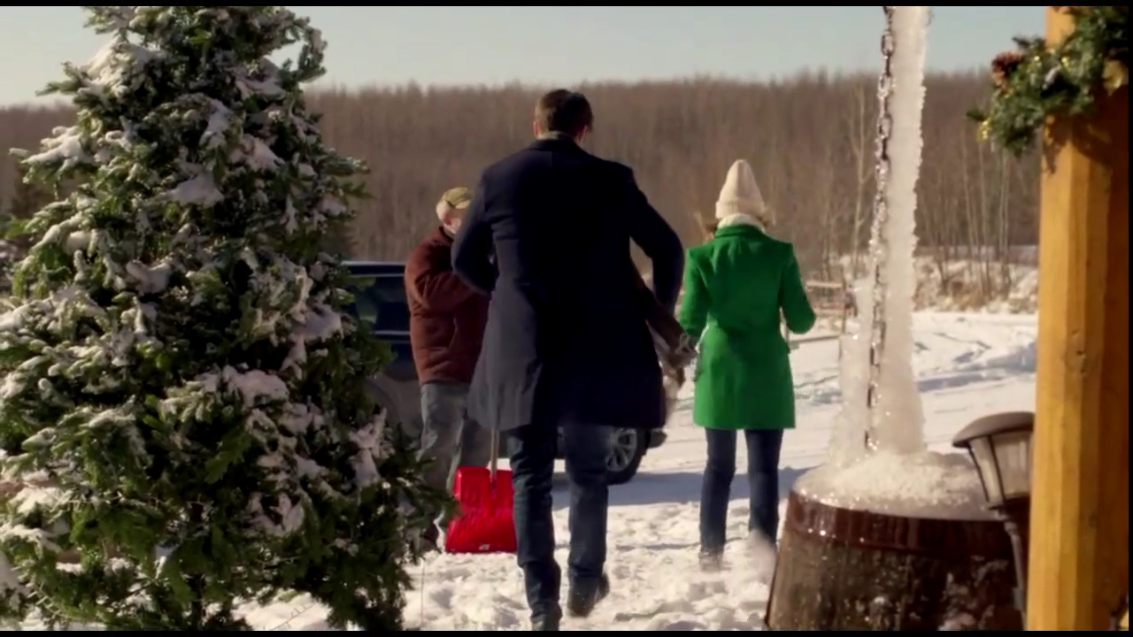 VampireDiariesWorld-CoupledUpForChristmas2878.jpg