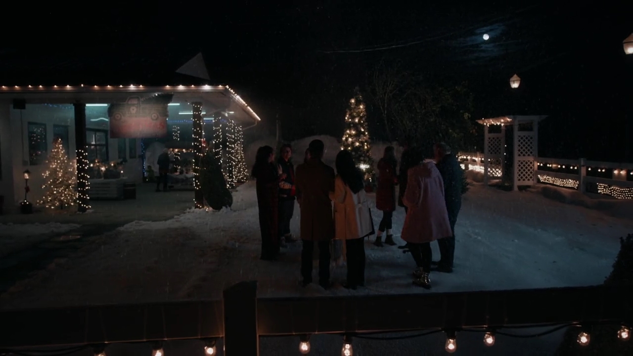 VampireDiariesWorld-dot-nl-HolidayRoad7437.jpg