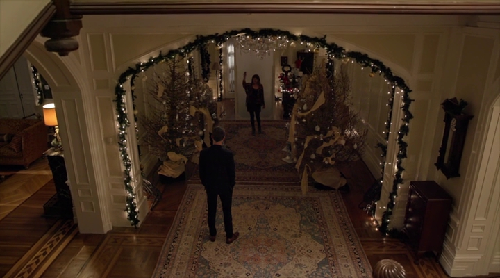 VampireDiariesWorld-dot-nl_TheChristmasTemp2872.jpg