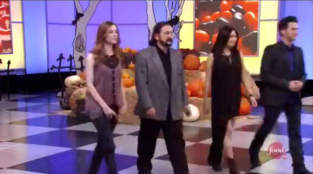 VampireDiariesWorld-dot-org_HalloweenWars-2x04-1945.jpg