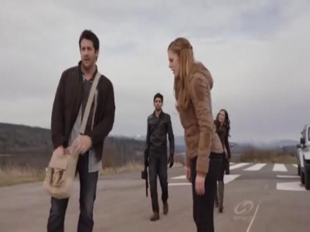 VampireDiariesWorld-dot-org_PrimevalNewWorldS01E03-2487.jpg