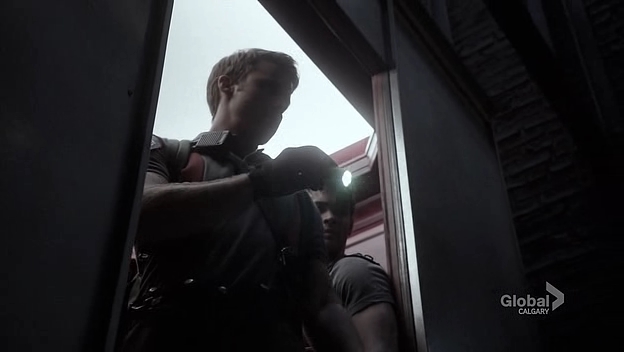 VampireDiariesWorld_dot_nl-ChigagoFire4x03-1630.jpg