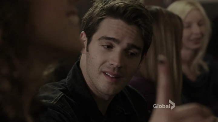 VampireDiariesWorld_dot_nl-ChigagoFire4x05-2187.jpg