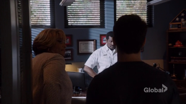 VampireDiariesWorld-dot-nl_ChigagoFire5x01-1079.jpg