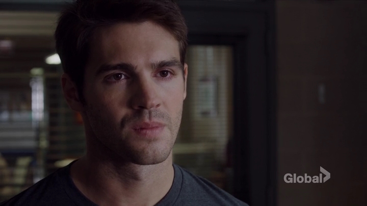 VampireDiariesWorld-dot-nl_ChigagoFire5x01-1100.jpg