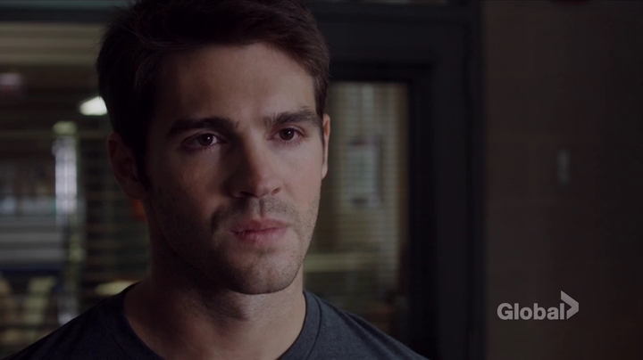 VampireDiariesWorld-dot-nl_ChigagoFire5x01-1114.jpg