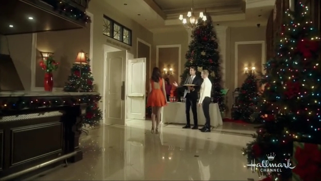 VampireDiariesWorld-dot-org_BestChristmasPartyEver0417.jpg