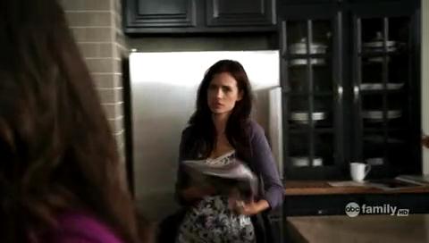 VampireDiariesWorld-dot-org_PrettyLittleLiarsS01E03-0444.jpg