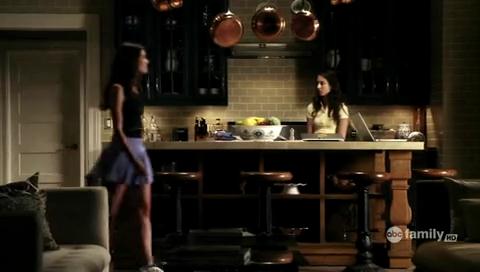 VampireDiariesWorld-dot-org_PrettyLittleLiarsS01E03-1629.jpg