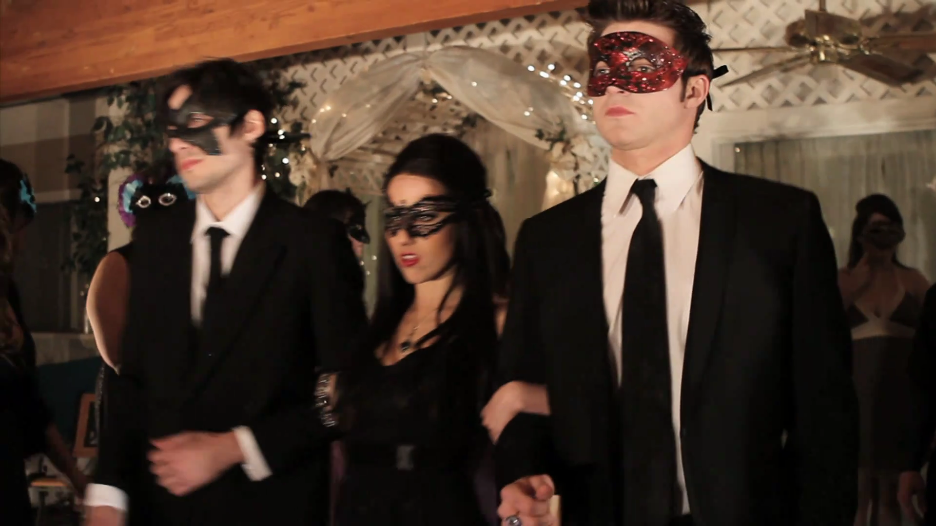VampireDiariesWorld_dot_org-TheHillywoodShowParody0319.png