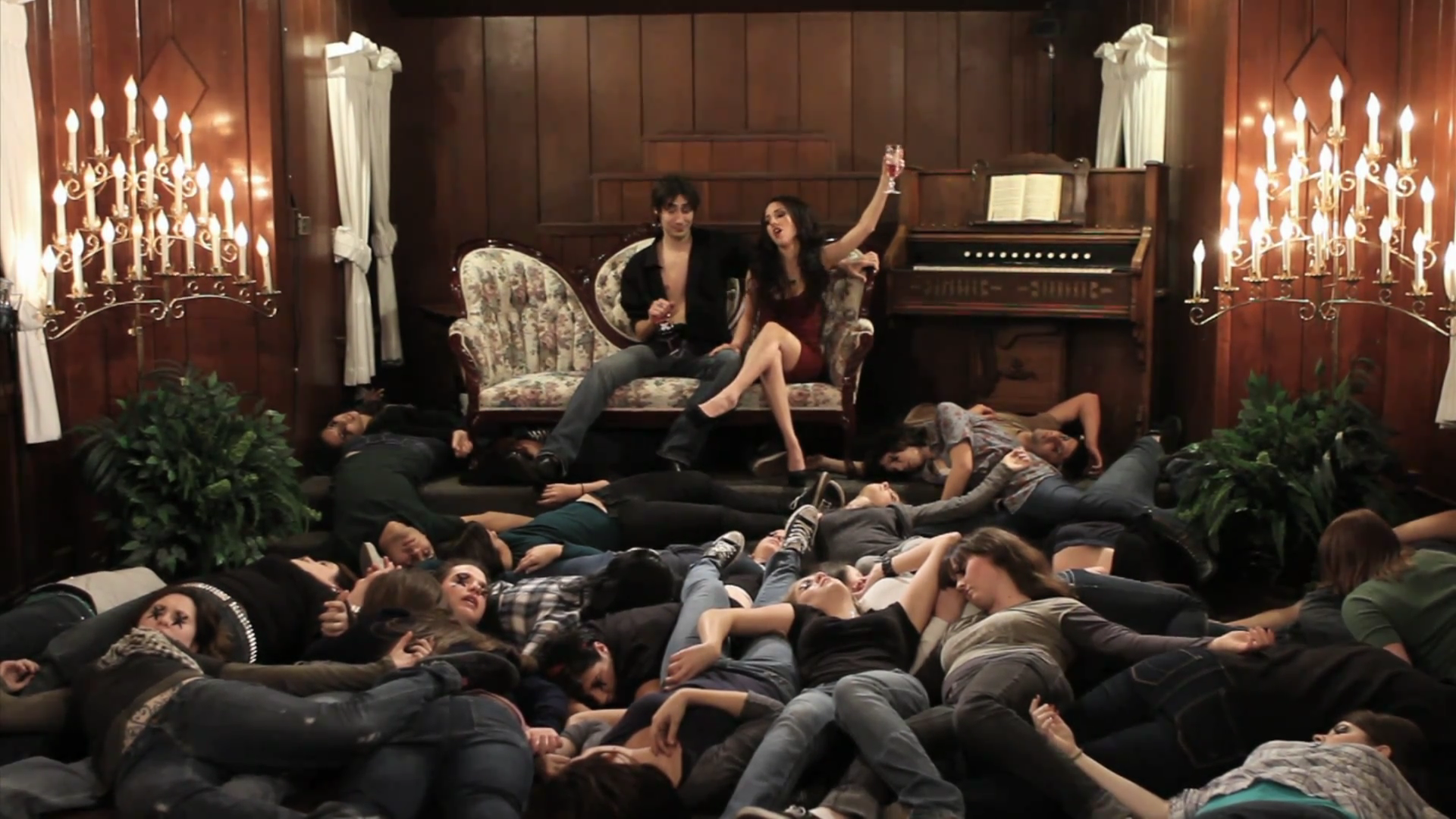 VampireDiariesWorld_dot_org-TheHillywoodShowParody0517.png