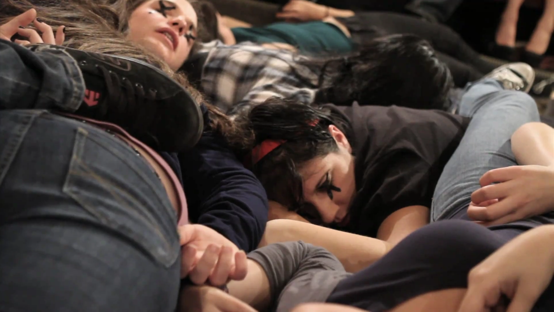 VampireDiariesWorld_dot_org-TheHillywoodShowParody0518.png