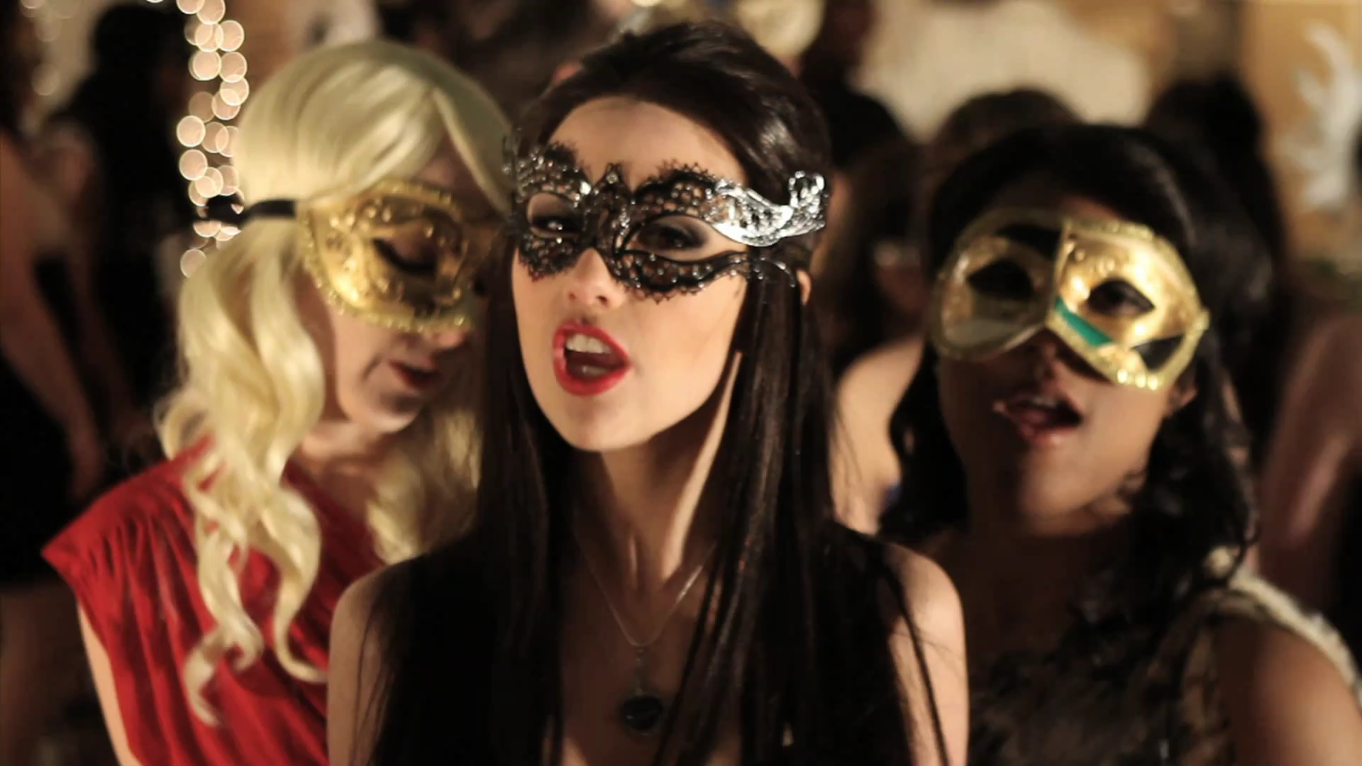 VampireDiariesWorld_dot_org-TheHillywoodShowParody0526.png