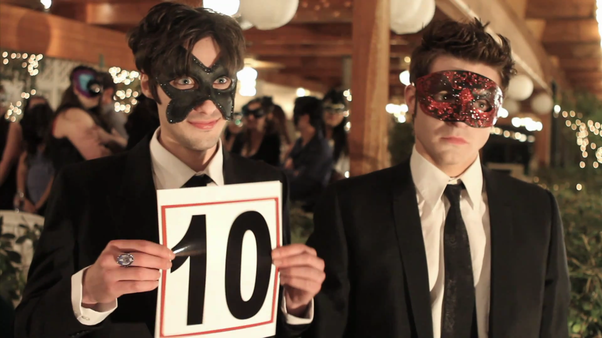 VampireDiariesWorld_dot_org-TheHillywoodShowParody0810.png