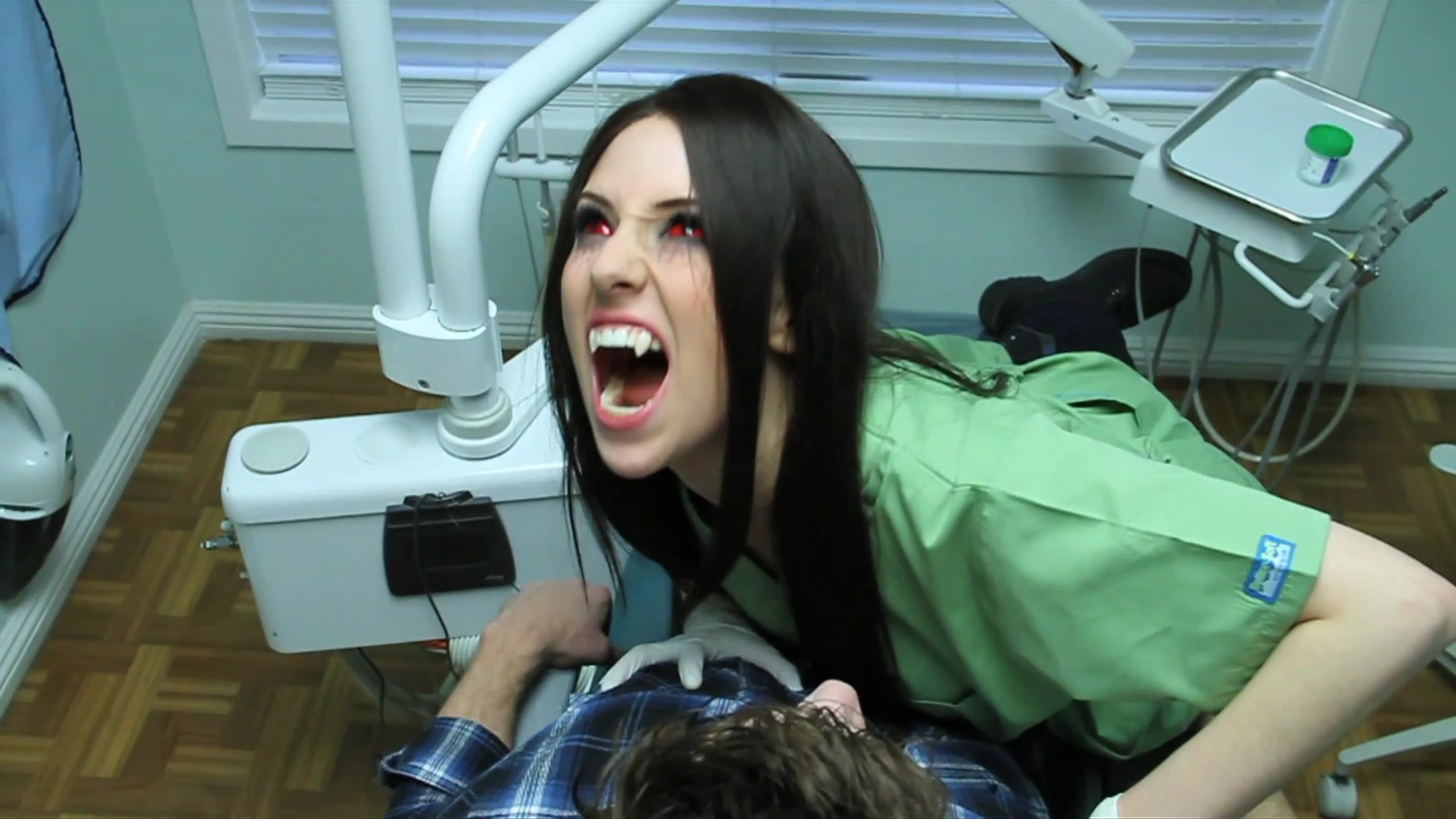 VampireDiariesWorld_dot_org-TheHillywoodShowParody1123.png