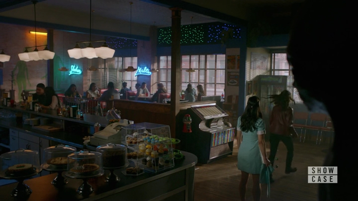 Charmed-Online-dot-nl_RoswellNewMexico1x06-1383.jpg