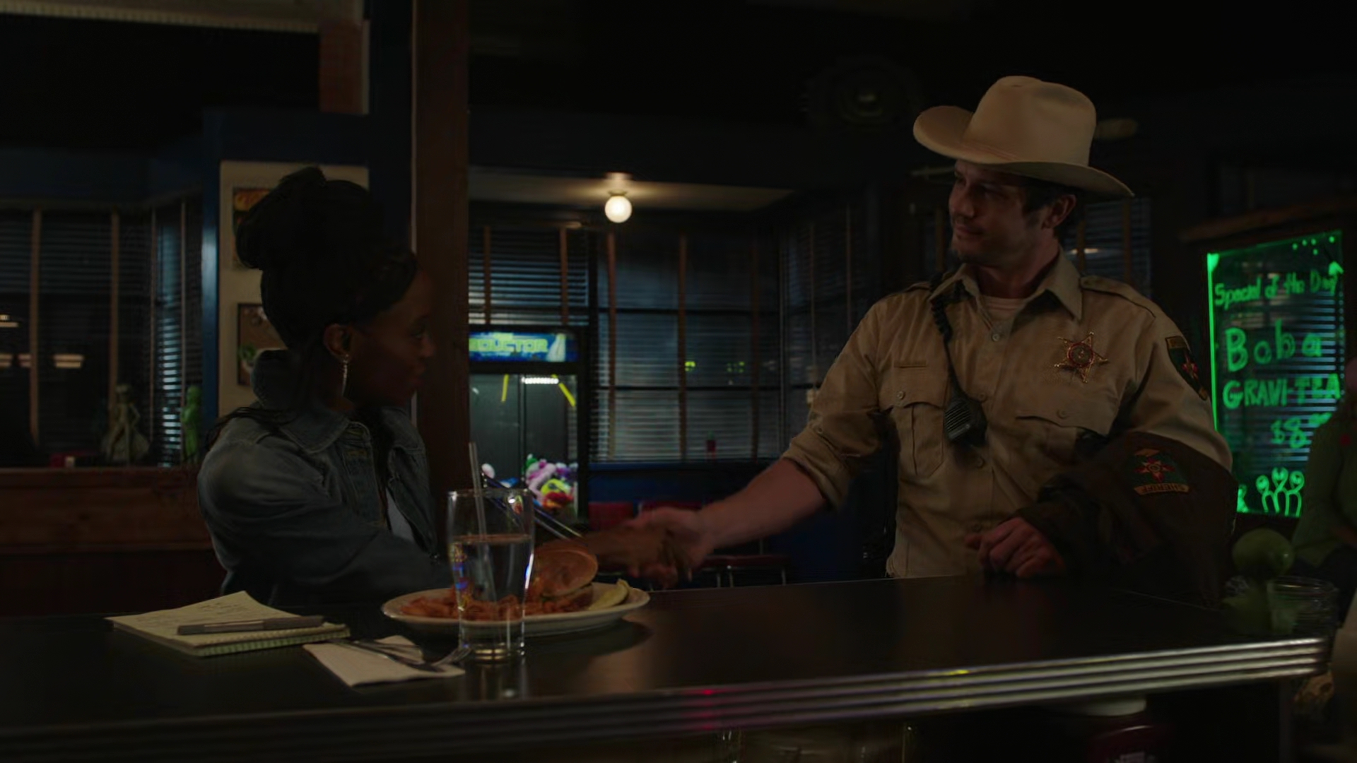 VampireDiariesWorld-dot-nl_RoswellNewMexico3x02-2336.jpg