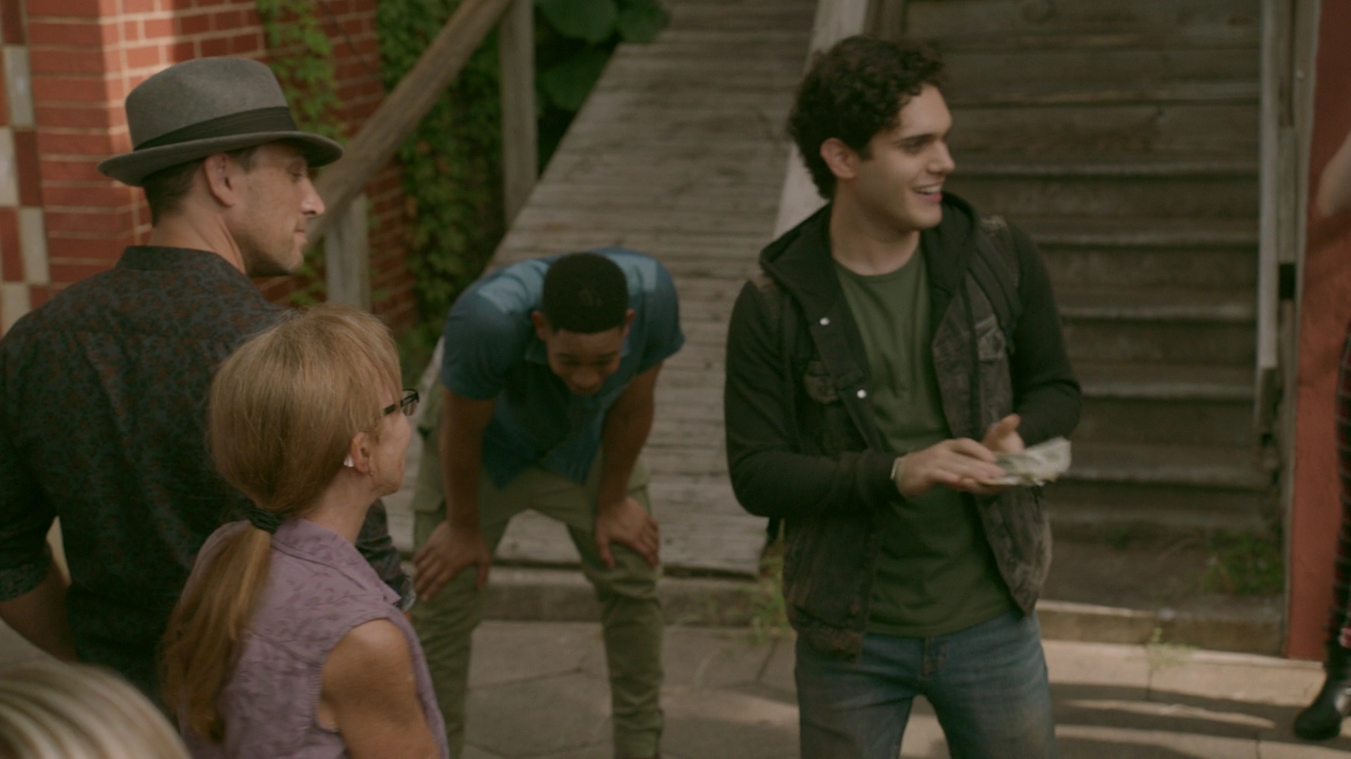 VampireDiariesWorld-dot-nl_Legacies1x03WereBeingPunkedPedro01020.jpg