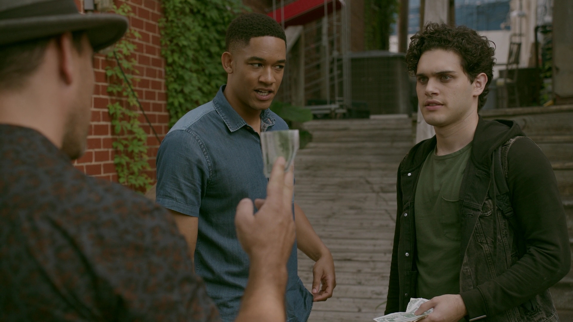 VampireDiariesWorld-dot-nl_Legacies1x03WereBeingPunkedPedro01032.jpg