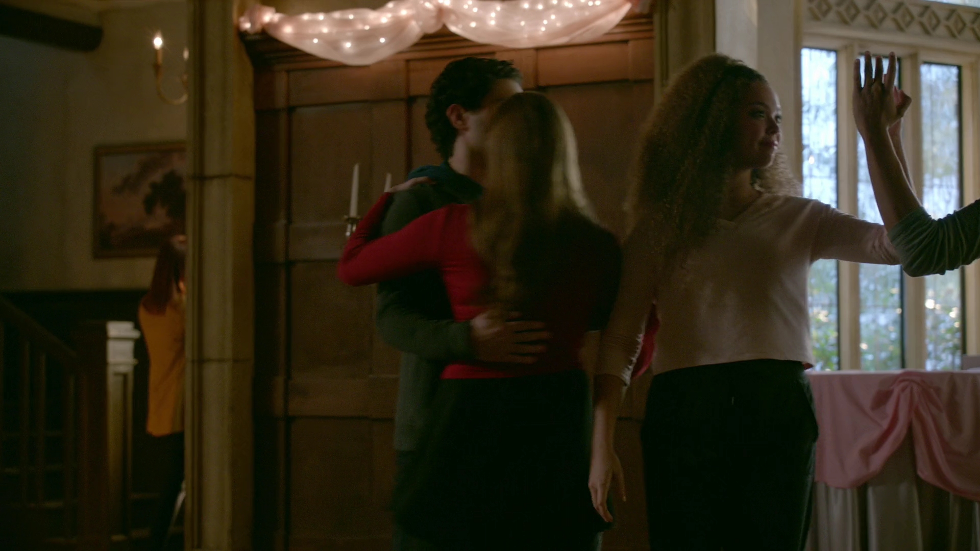 VampireDiariesWorld-dot-nl_Legacies1x14LetsJustFinishTheDance03218.jpg