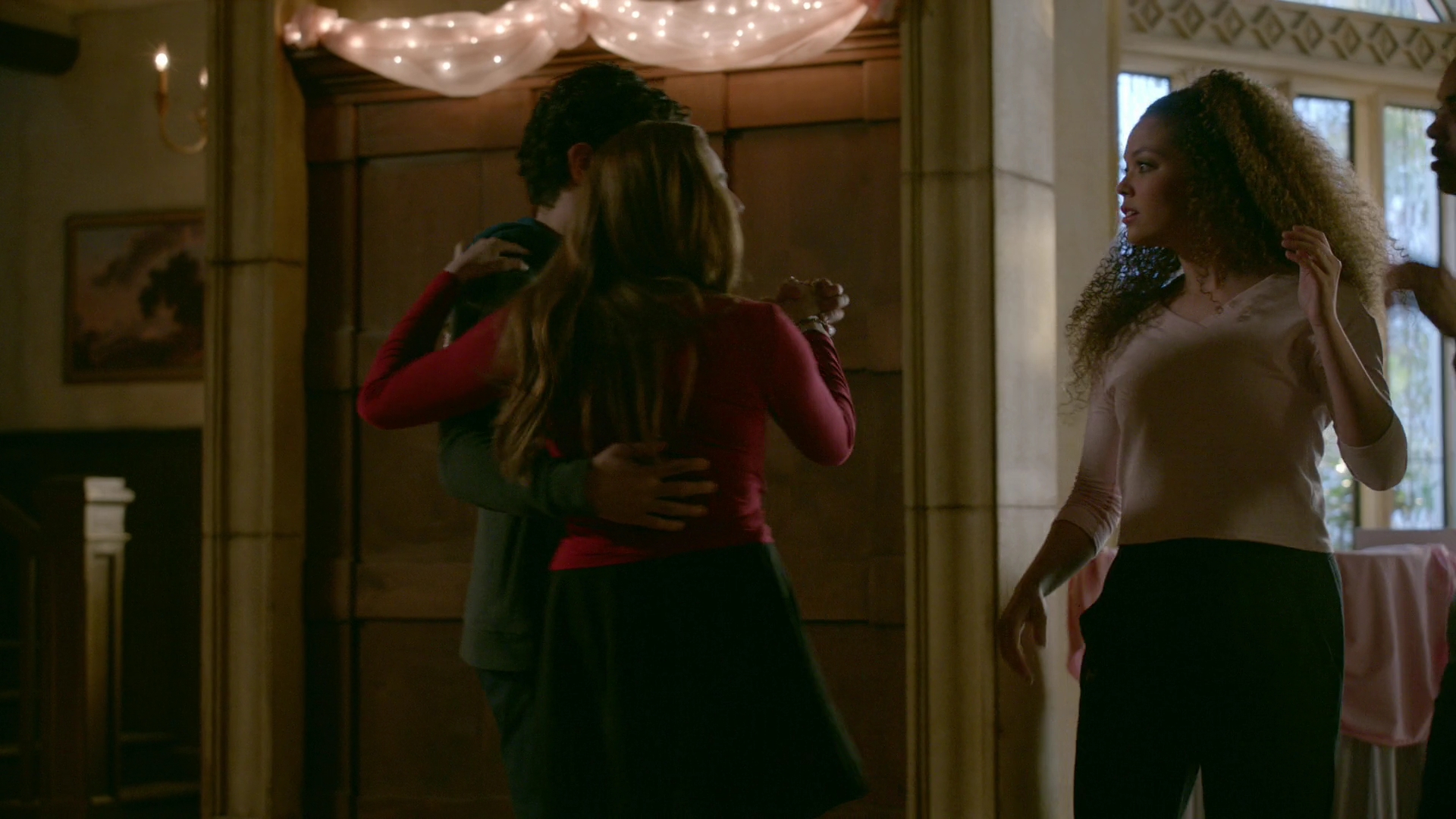 VampireDiariesWorld-dot-nl_Legacies1x14LetsJustFinishTheDance03219.jpg