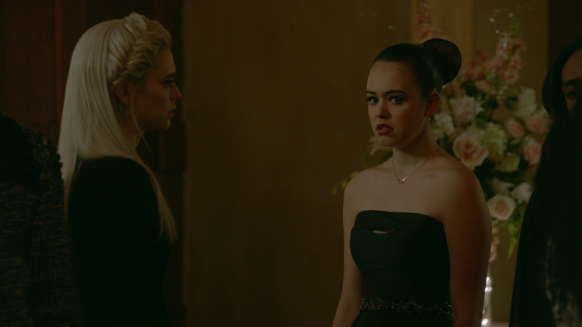 VampireDiariesWorld-dot-nl_Legacies1x14LetsJustFinishTheDance04312.jpg