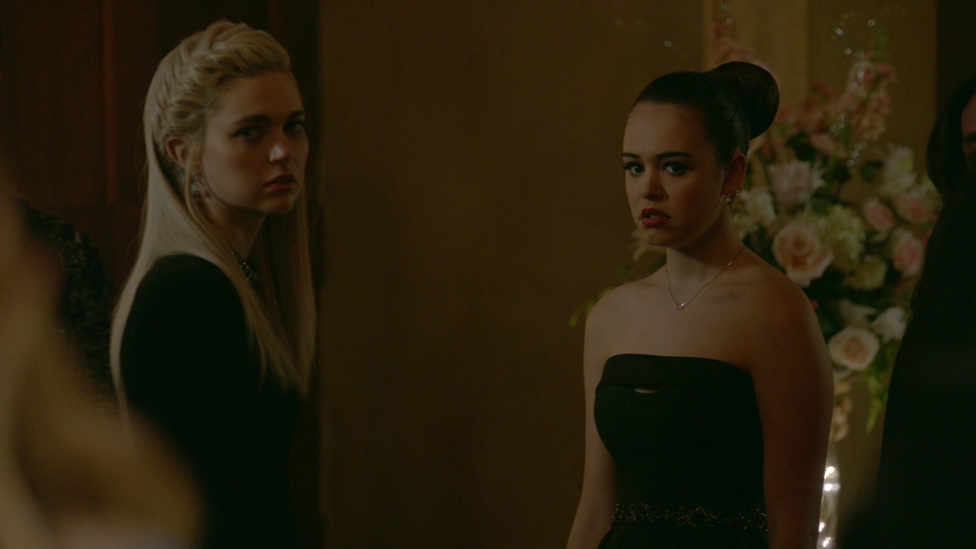 VampireDiariesWorld-dot-nl_Legacies1x14LetsJustFinishTheDance04313.jpg