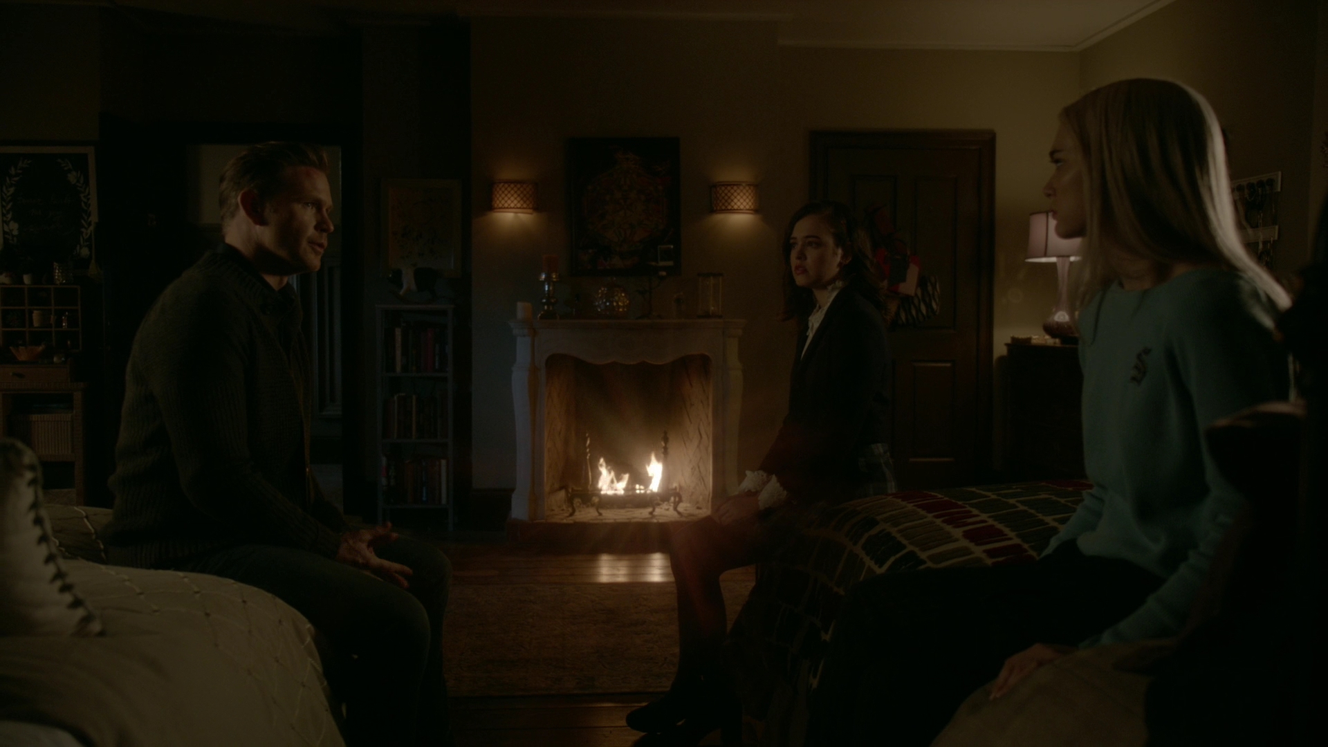 VampireDiariesWorld-dot-nl_Legacies1x15IllTellYouAStory01828.jpg