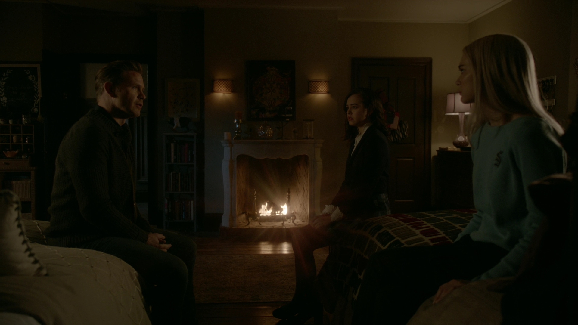 VampireDiariesWorld-dot-nl_Legacies1x15IllTellYouAStory01829.jpg