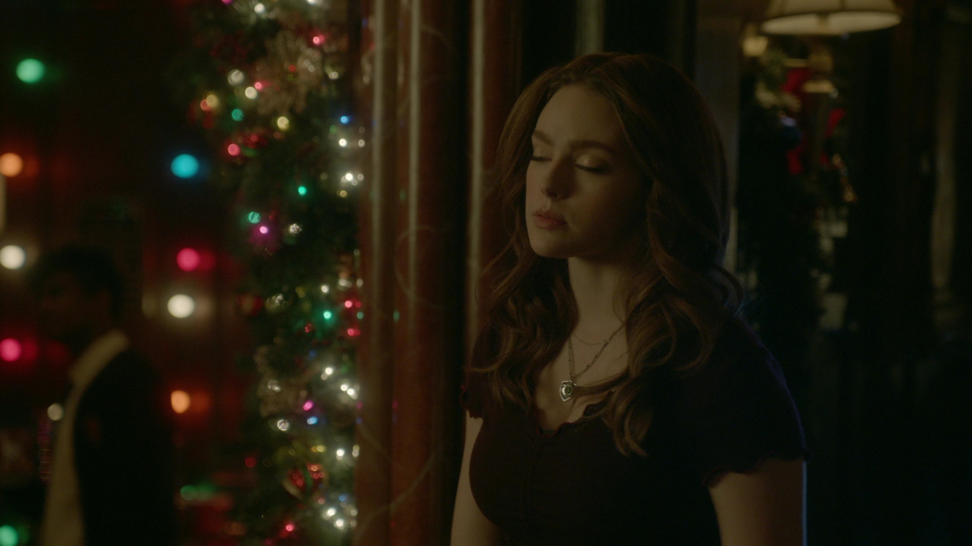 VampireDiariesWorld-dot-nl_Legacies2x08ThisChristmasIsSuprisinglyViolent0229.jpg