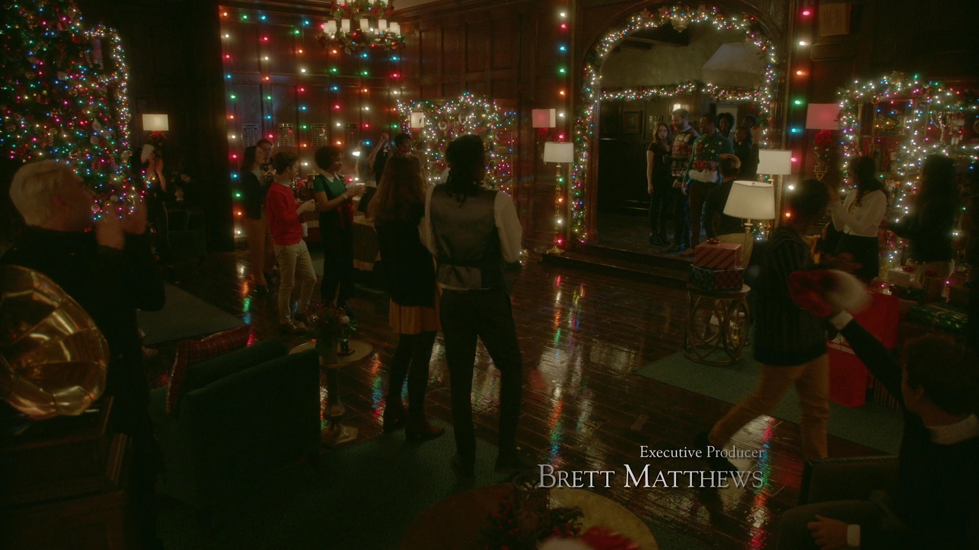 VampireDiariesWorld-dot-nl_Legacies2x08ThisChristmasIsSuprisinglyViolent0244.jpg